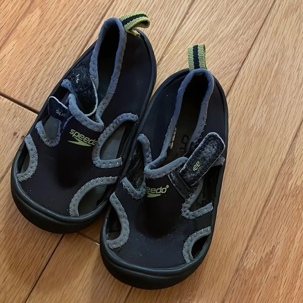 Toddler speedo swim shoes 💧
